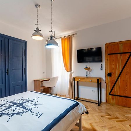 Luxurious Apartment In Old Town - Ultra Central Braşov Exterior foto
